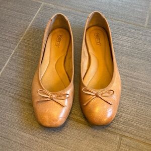 Born Poe women’s 8.5 brown leather ballet flats